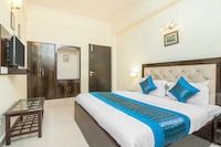 OYO Amitabh Guest House Near Vishwa Vidyalaya Metro Station