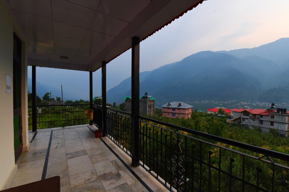 OYO Home 14249 Atithi Cottage, Naggar Road, Manali