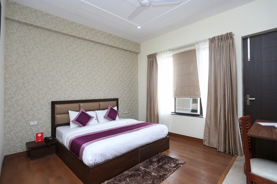 Capital O 14259 Pine Grove, Medanta, Gurgaon