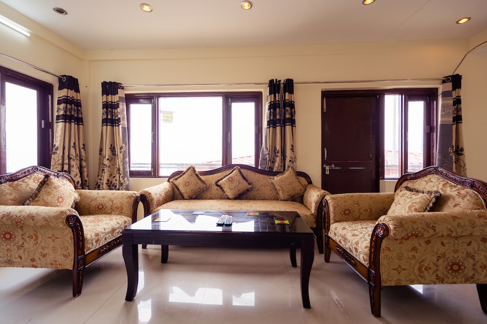 OYO Home 14288 Spacious 2BHK Picture Palace, Picture palace Mussoorie, Mussoorie