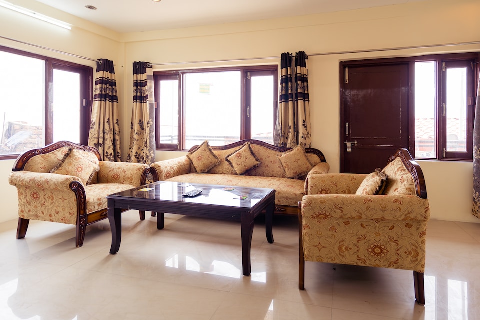 OYO Home 14288 Spacious 2BHK Picture Palace, Picture palace Mussoorie, Mussoorie