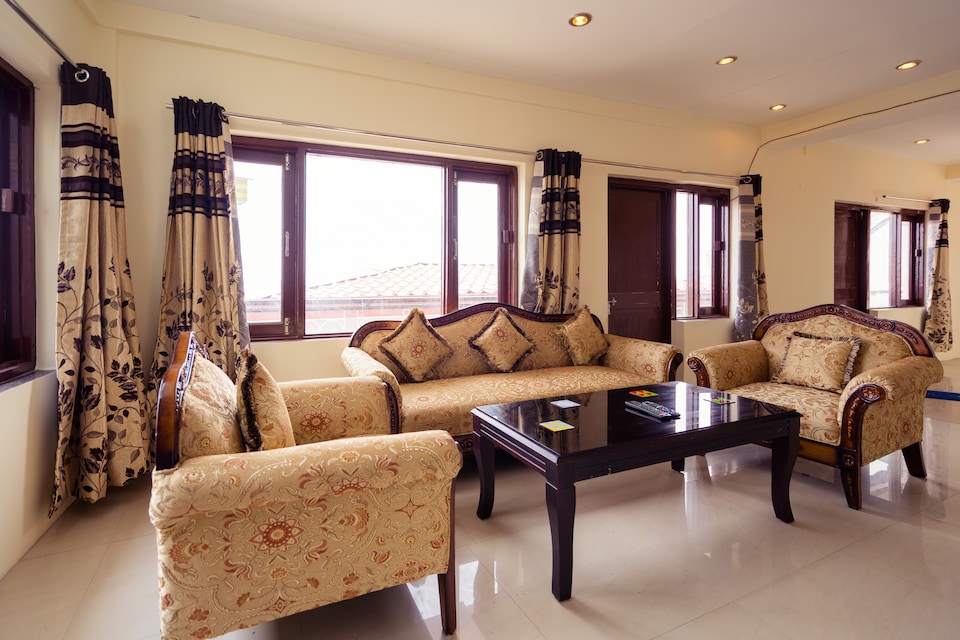OYO Home 14288 Spacious 2BHK Picture Palace, Picture palace Mussoorie, Mussoorie