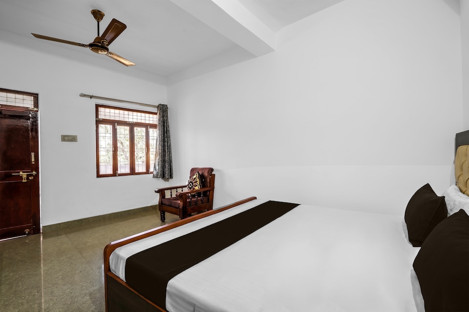 Hotel O Samarth Inn , Mumfordganj Allahabad, Prayagraj