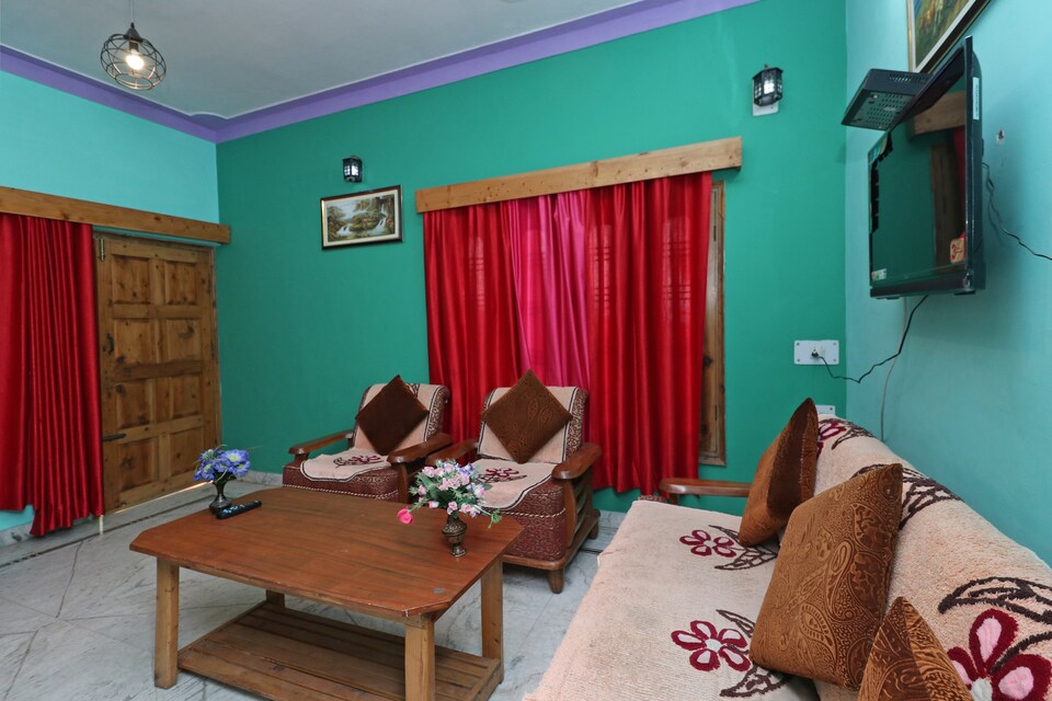OYO Home 14290 DIVINE 2BHK, Kempty Fall Mussoorie, Mussoorie
