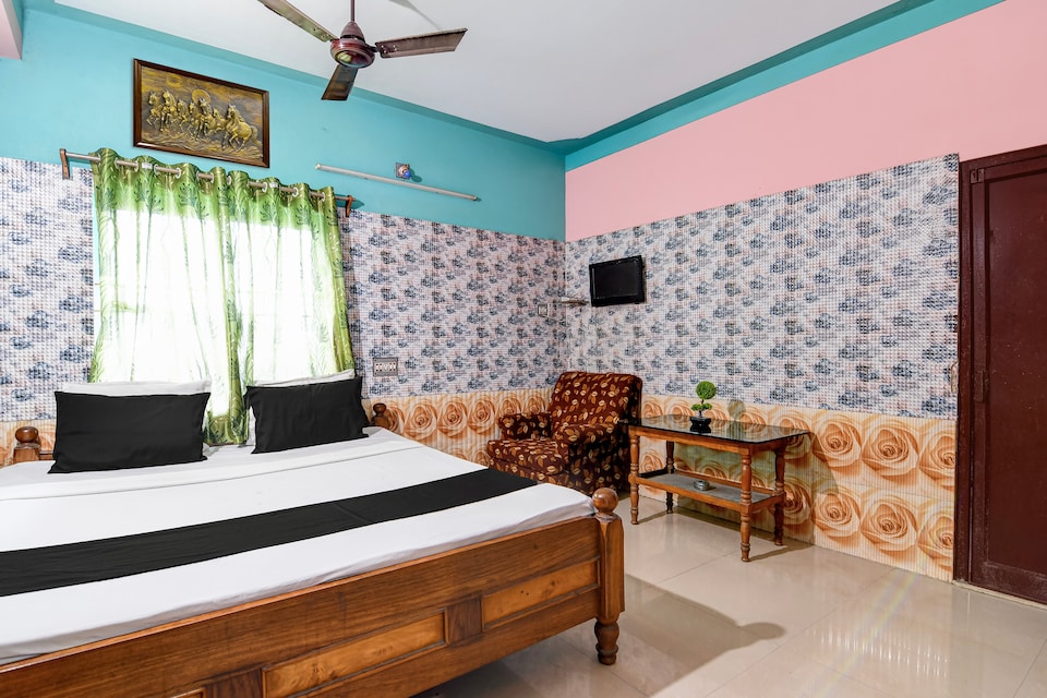 Hotel O Green House, Hazarduari, Berhampore