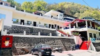 SPOT ON The Patharkot Cafe & Cottage