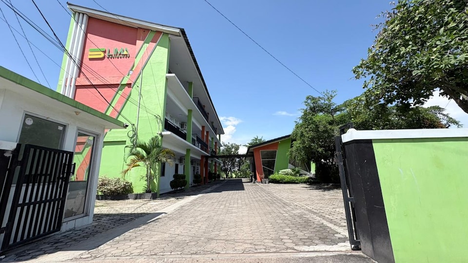 Hotel O near Mall Boemi Kedaton formerly Hotel Lima Residence, Bandar Lampung, Bandar Lampung