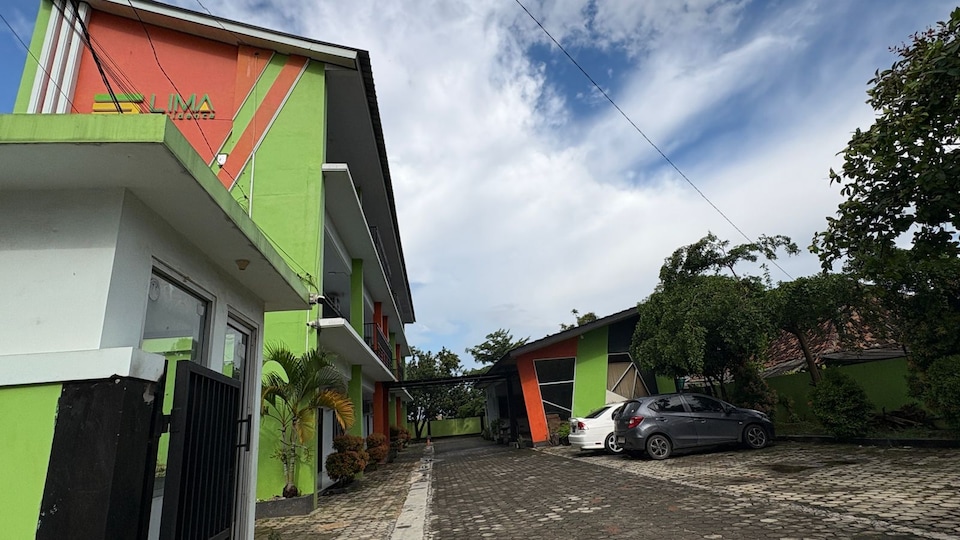 Hotel O near Mall Boemi Kedaton formerly Hotel Lima Residence, Bandar Lampung, Bandar Lampung