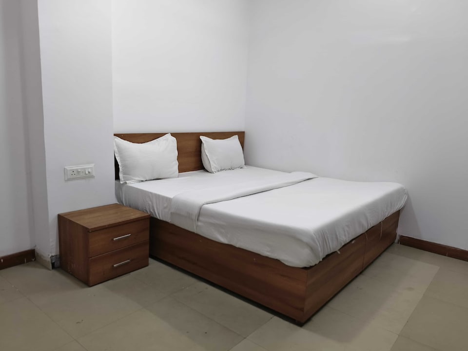 Hotel O Millions 24*7, Paschim Vihar Delhi, Delhi