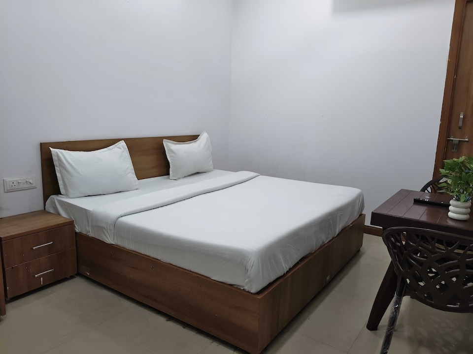 Hotel O Millions 24*7, Paschim Vihar Delhi, Delhi