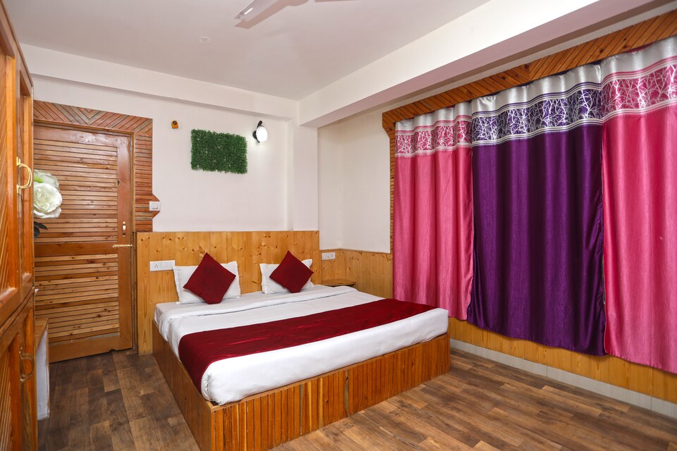 OYO Home 14302 Mount View Stay, Naggar Road, Manali