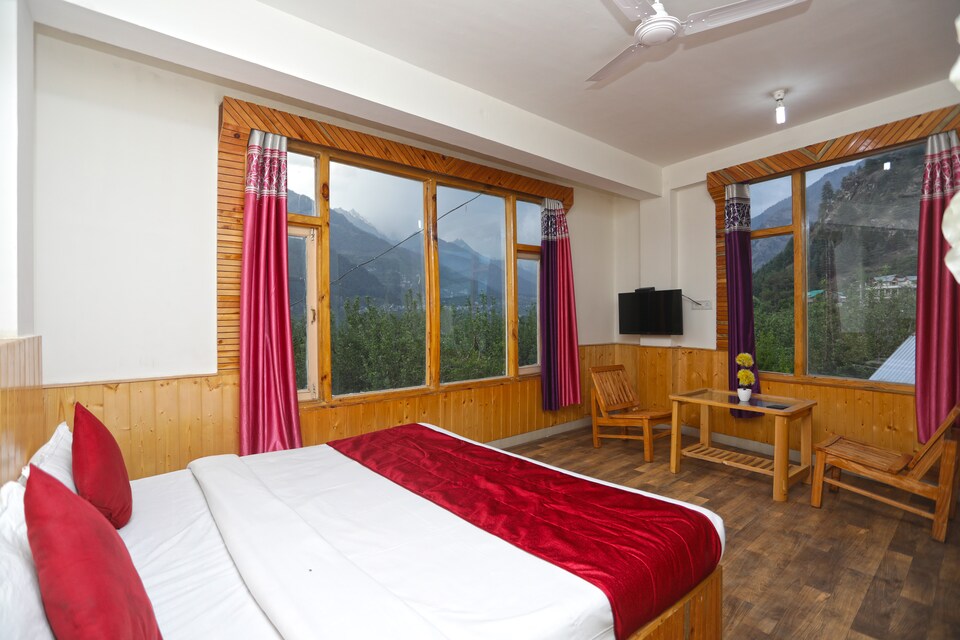 OYO Home 14302 Mount View Stay, Naggar Road, Manali