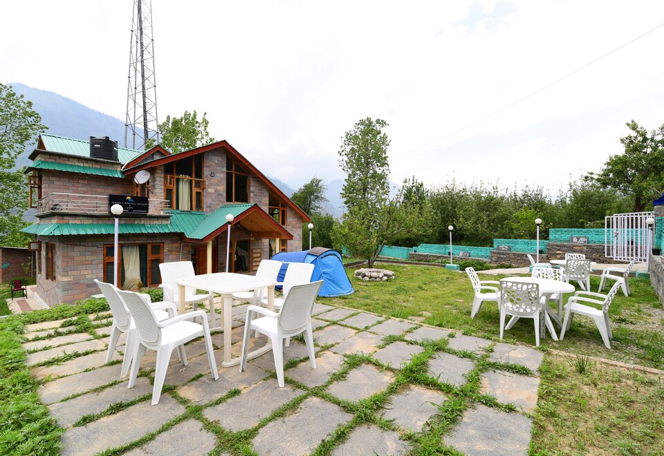 OYO Home 14303 Farm View Stay, Naggar Road, Manali