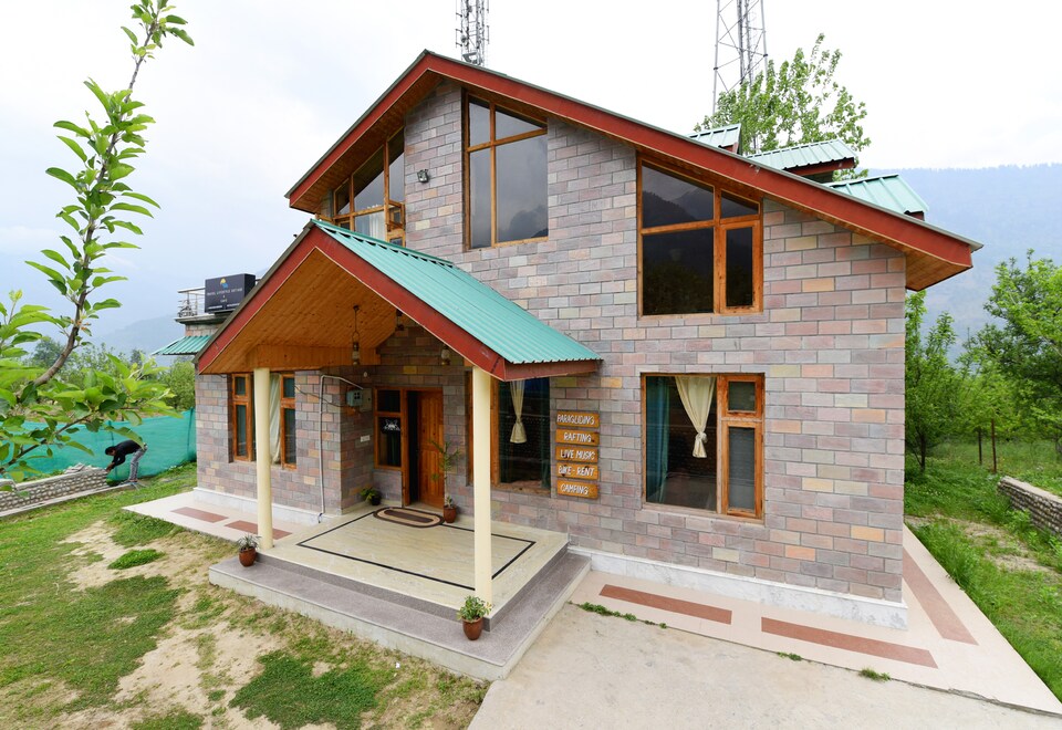 OYO Home 14303 Farm View Stay, Naggar Road, Manali