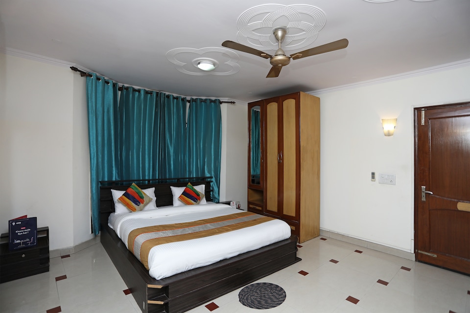 OYO 14306 Hotel The Tavern, Cyber City, Gurgaon