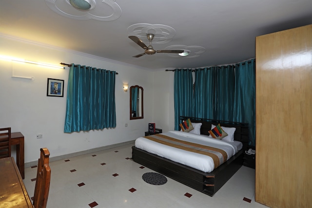 Hotels Near Udyog Vihar  Gurgaon from    461