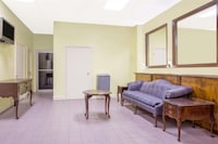 A Red Dot Inn Milledgeville