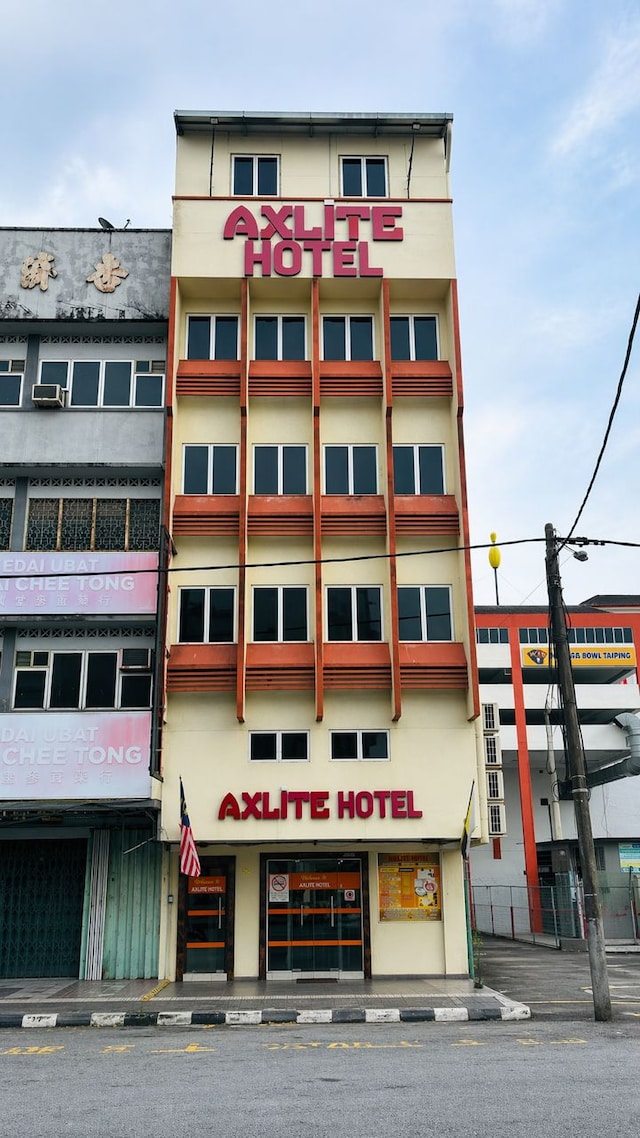 Collection O Axlite Hotel
