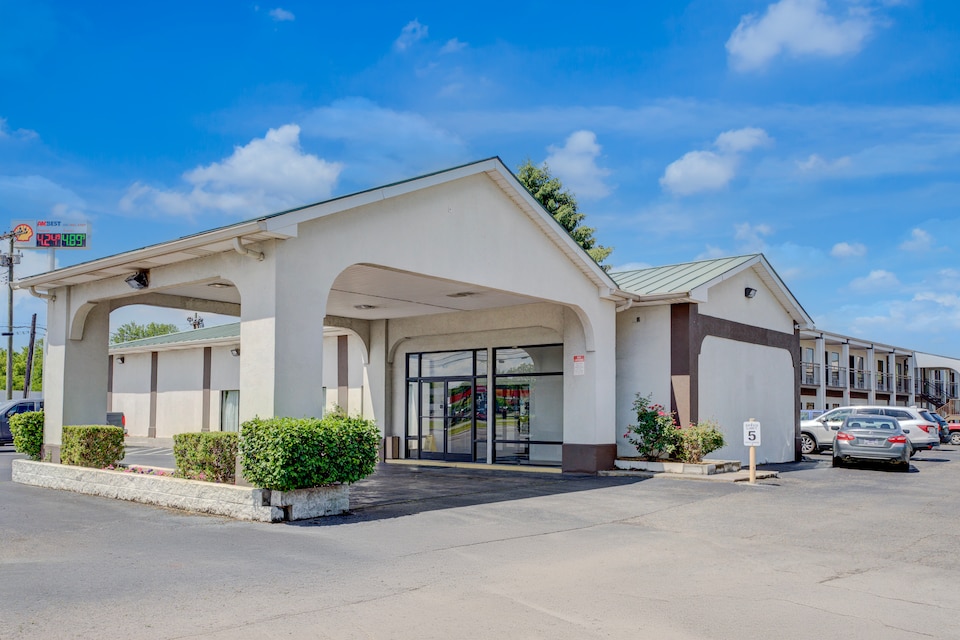 Travel Inn Lebanon Nashville Near I-40, C37087, Lebanon TN