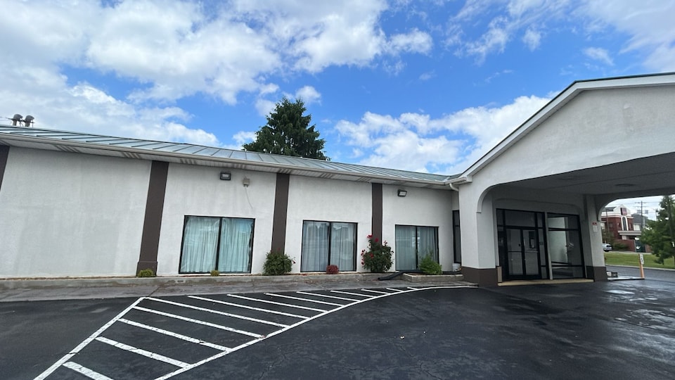 Travel Inn Lebanon Nashville Near I-40, C37087, Lebanon TN