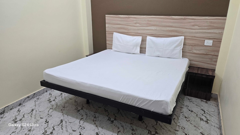 Hotel O orchid, Chowk Allahabad, Prayagraj