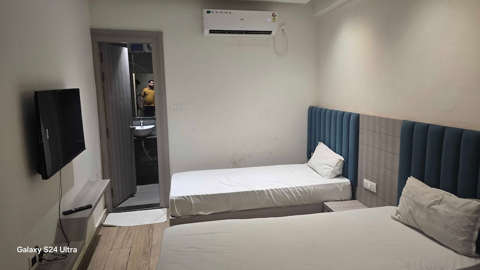 Hotel O orchid, Chowk Allahabad, Prayagraj
