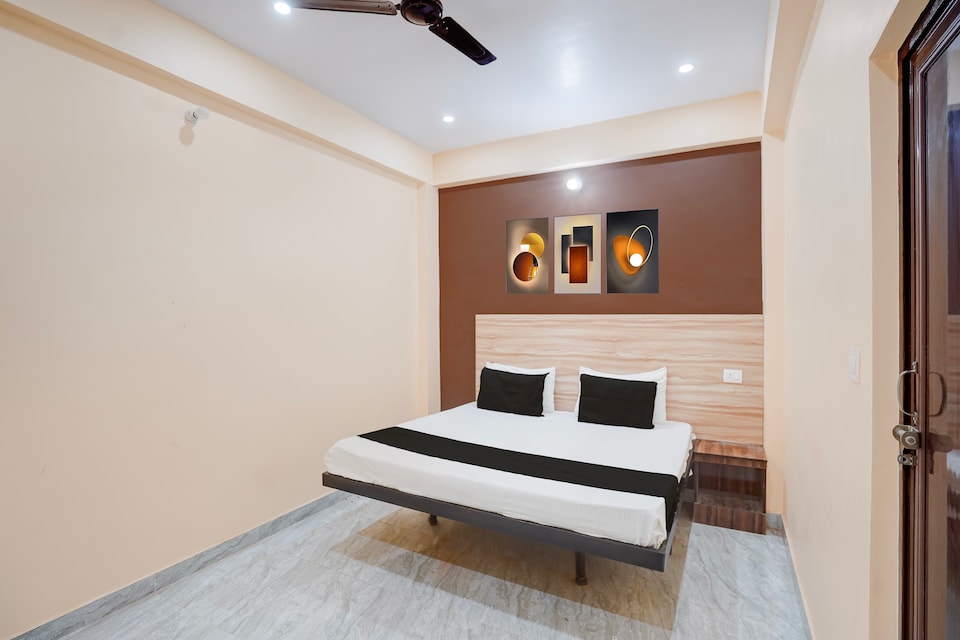 Hotel O orchid, Chowk Allahabad, Prayagraj