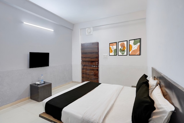 SPOT ON Hotel Regal Aura Inn Indore