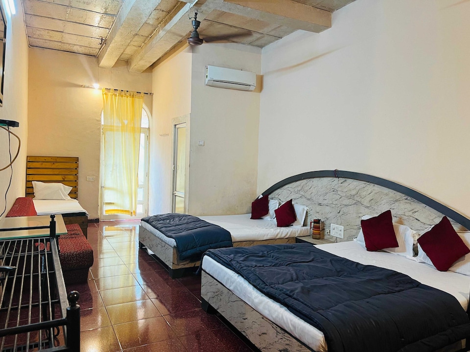 Hotel OThe Wayside Inn, Matheran, Matheran