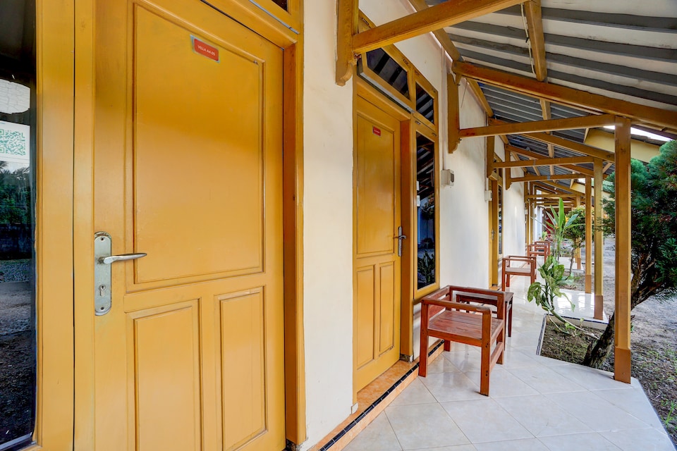 OYO 95262 Hotel Djatmiko Villa's Family Syariah, Banyuwangi, Banyuwangi