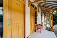 OYO 95262 Hotel Djatmiko Villa's Family Syariah
