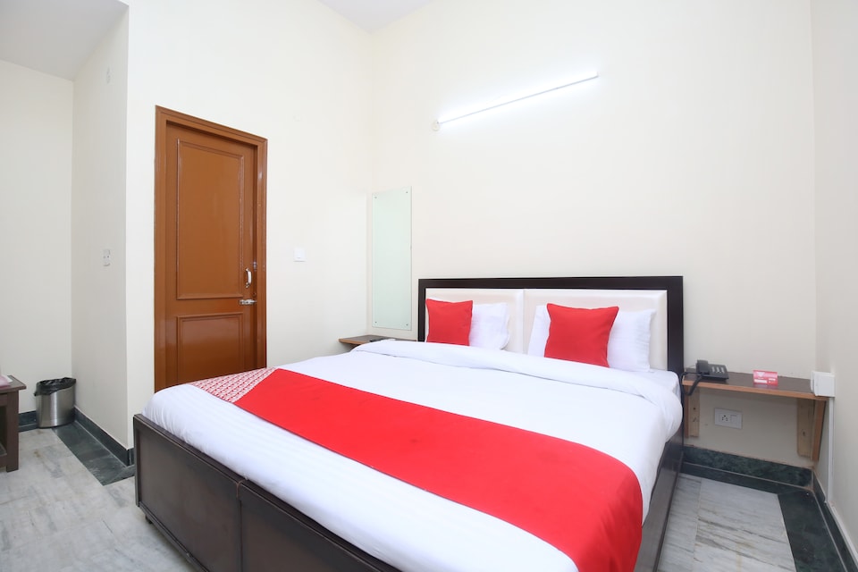 Flagship 14326 Hotel Moonlight, Mohali, Mohali