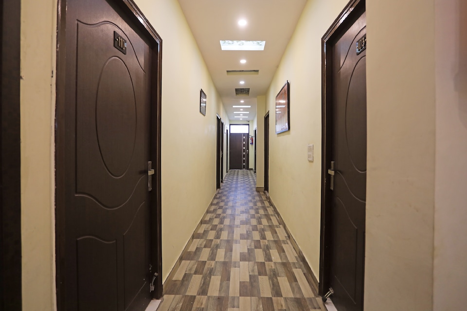 Super Hotel O Raj Palace, Meerut, Meerut