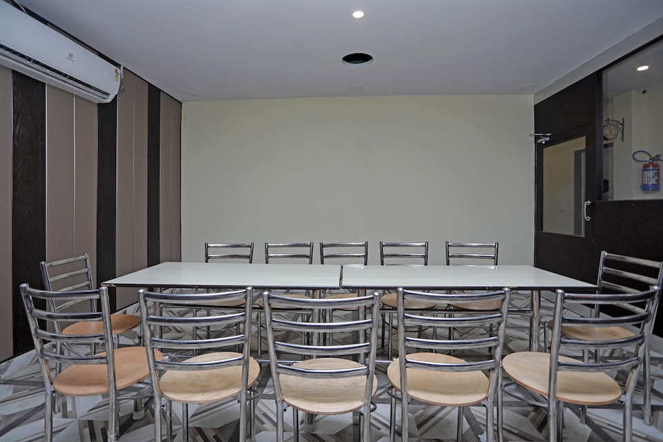 Super Hotel O Raj Palace, Meerut, Meerut