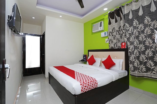 Super Hotel O Raj Palace