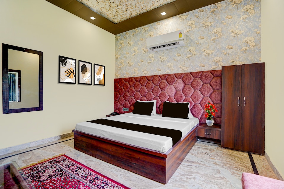 Collection O Narsi Vihar Park Mathura Formerly Ummed Palace, Mathura, Mathura