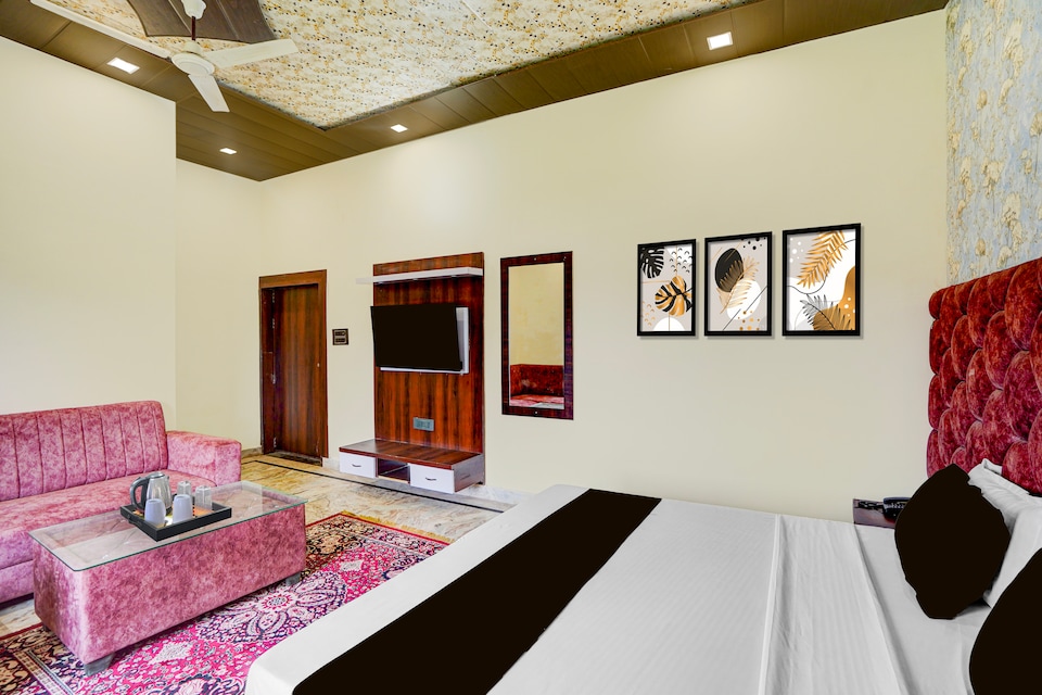 Collection O Narsi Vihar Park Mathura Formerly Ummed Palace, Mathura, Mathura