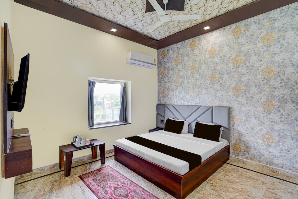 Collection O Narsi Vihar Park Mathura Formerly Ummed Palace, Mathura, Mathura
