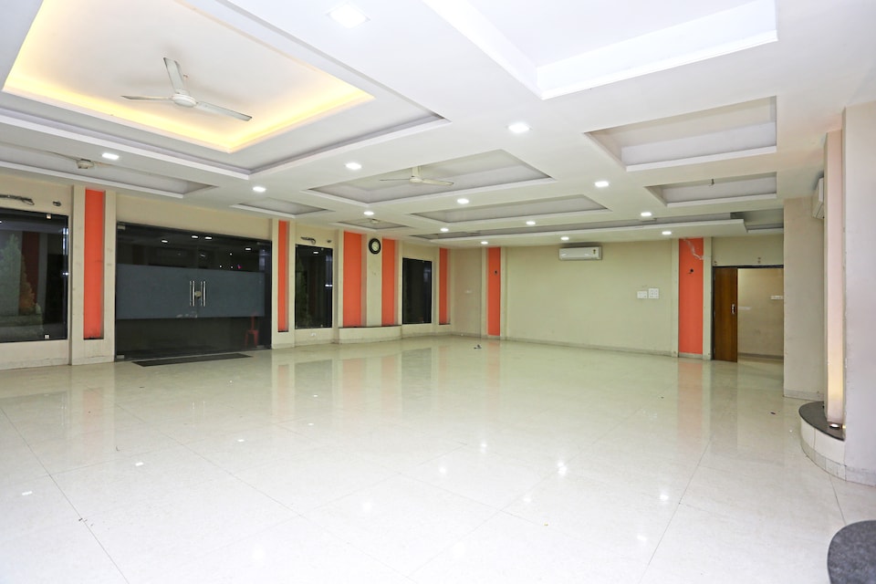 Hotel O Ambuja City Centre Mall Formerly Amar Marriage Palace, Pandri Road, Raipur