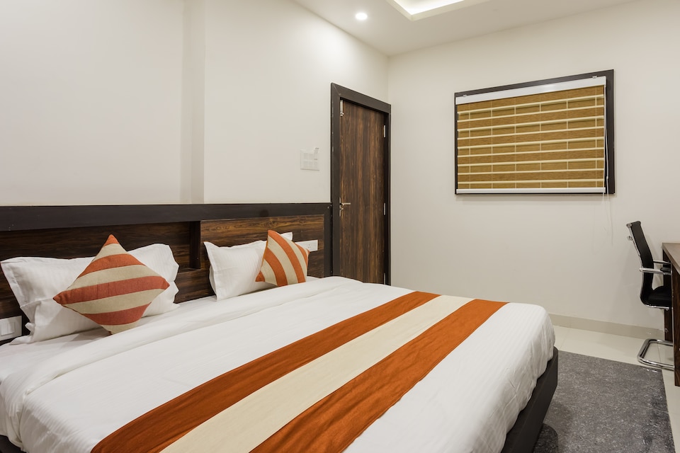 OYO 14355 Hotel Kasturi, Hoshangabad Road, Bhopal