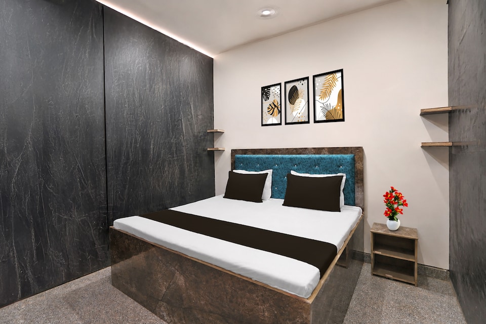 SPOT ON The King Hotel And Restaurant , Etawah, Etawah