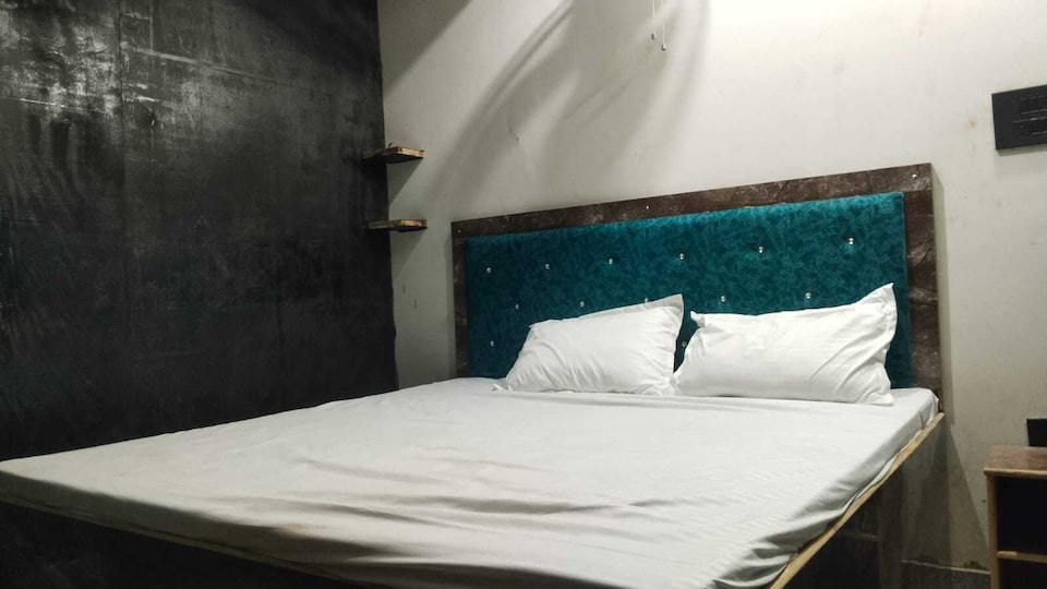 SPOT ON The King Hotel And Restaurant , Etawah, Etawah