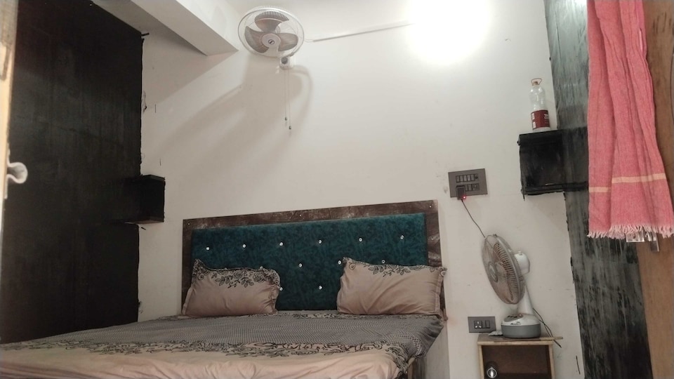SPOT ON The King Hotel And Restaurant , Etawah, Etawah
