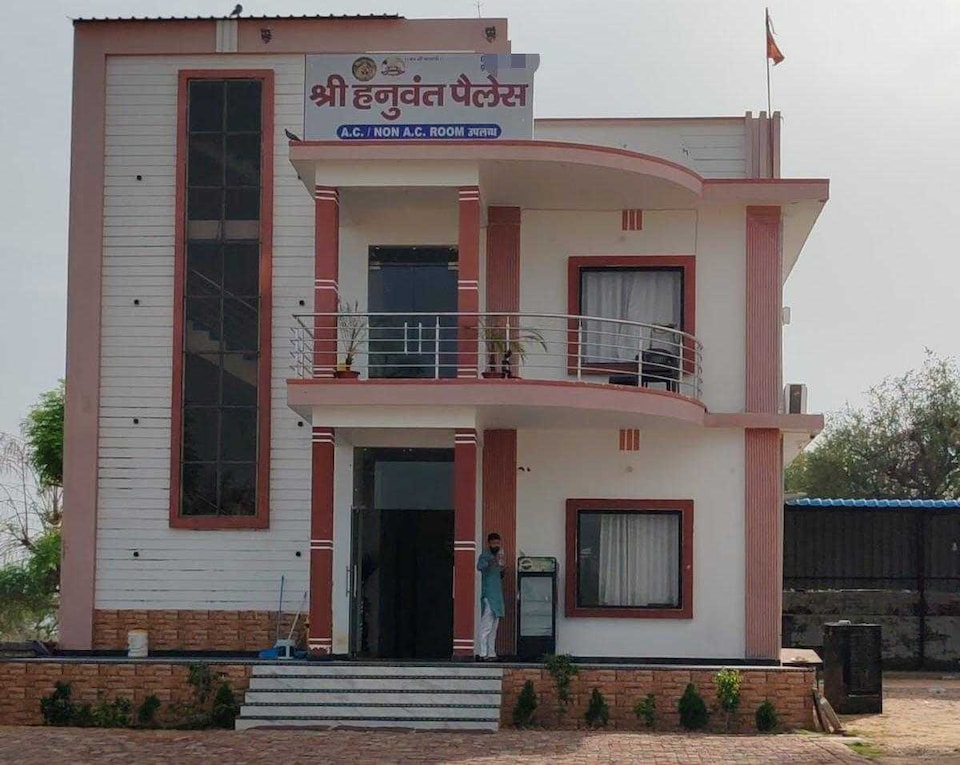 Hotel O Hanuwant Palace, Sikar, Sikar