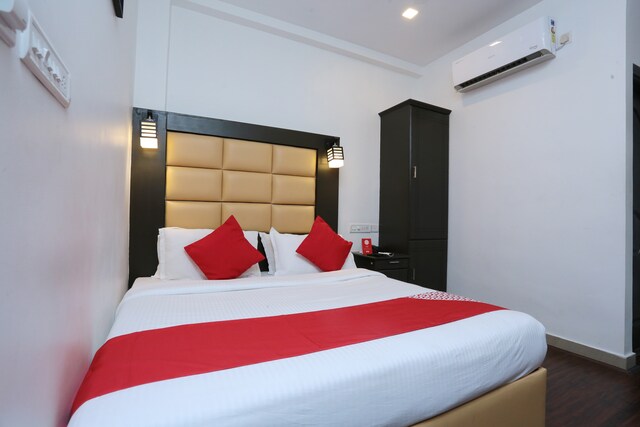 OYOs Kochi  Booking starts    548 night