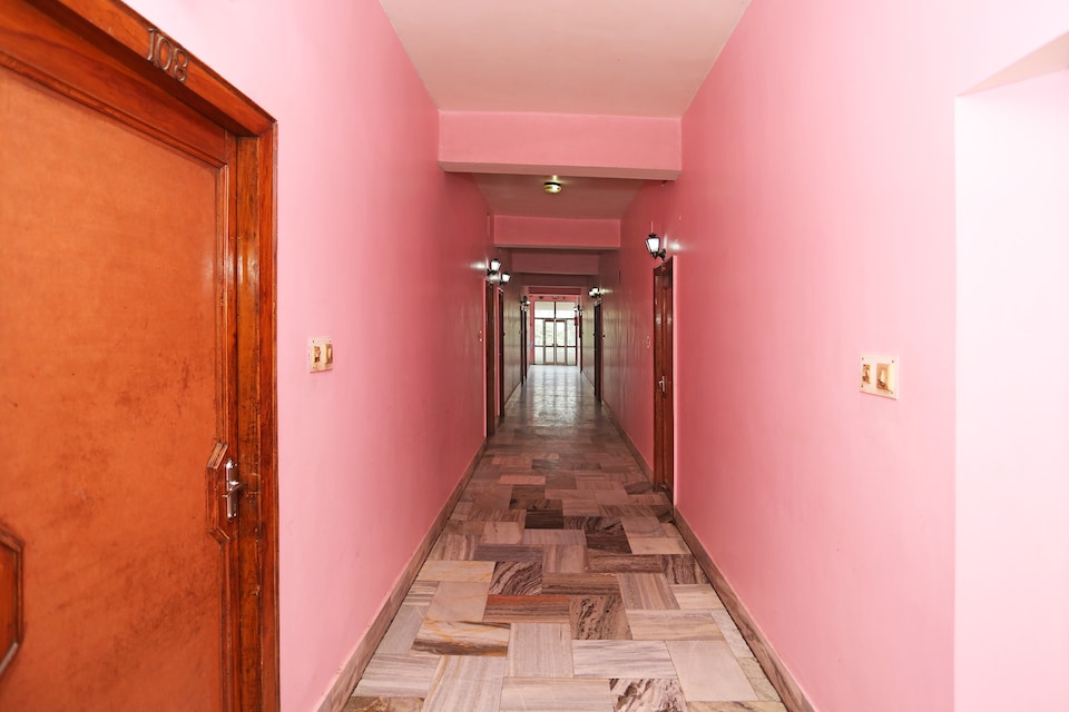 OYO Hotel Avantika, Golghar, Gorakhpur