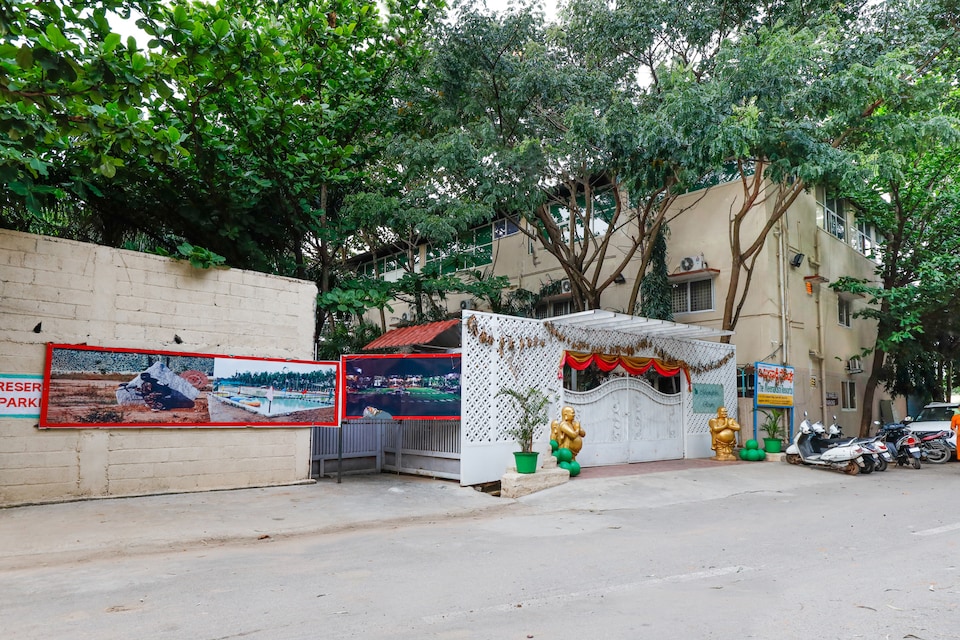 Capital O 14383 The Meenakshi Resorts, Chandapura Extension Bangalore, Bangalore