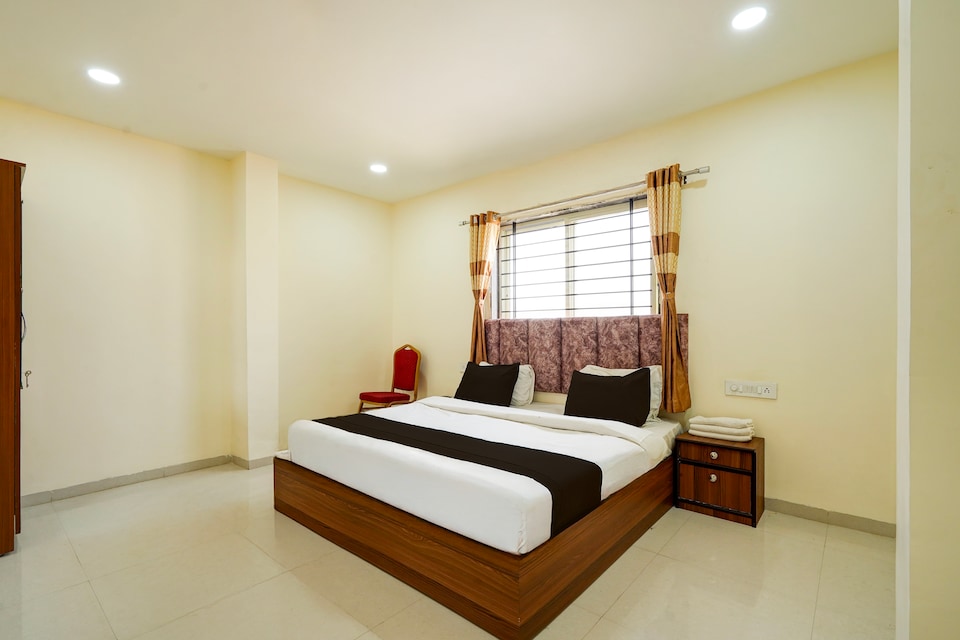 Hotel O Aura, MG Road Indore, Indore