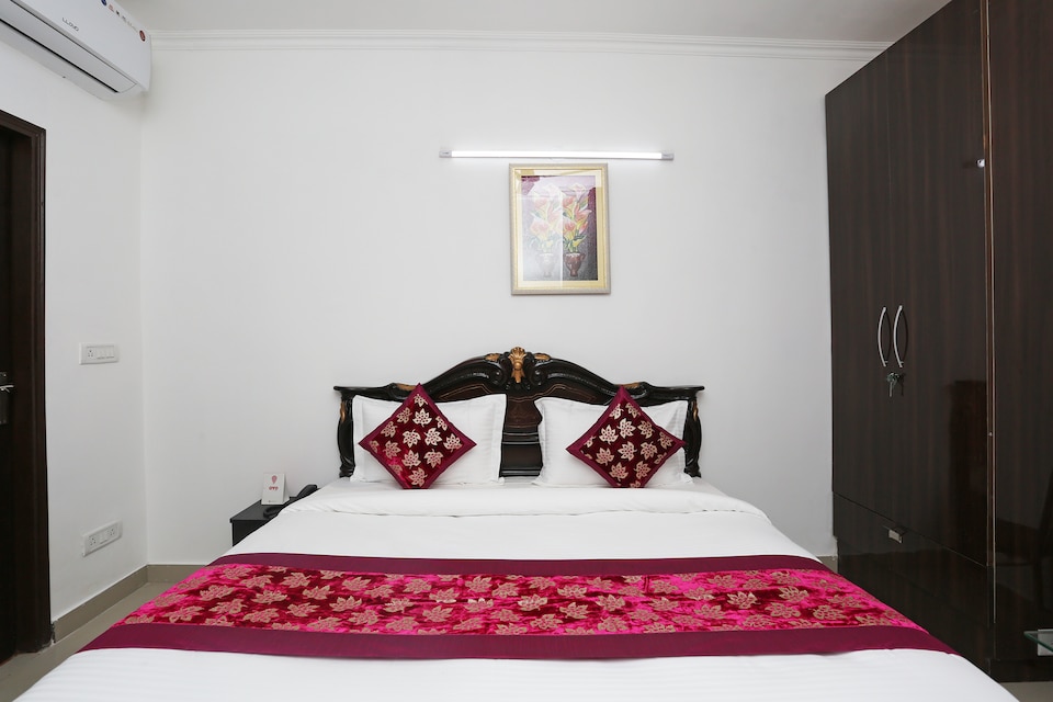 OYO 14386 Orange inn, Airport-Dwarka Delhi, Delhi