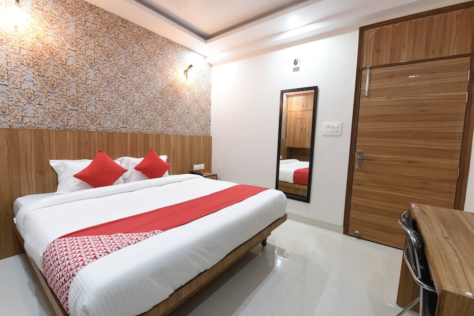 OYO 14387 Luxury Inn, Airport-Dwarka Delhi, Delhi